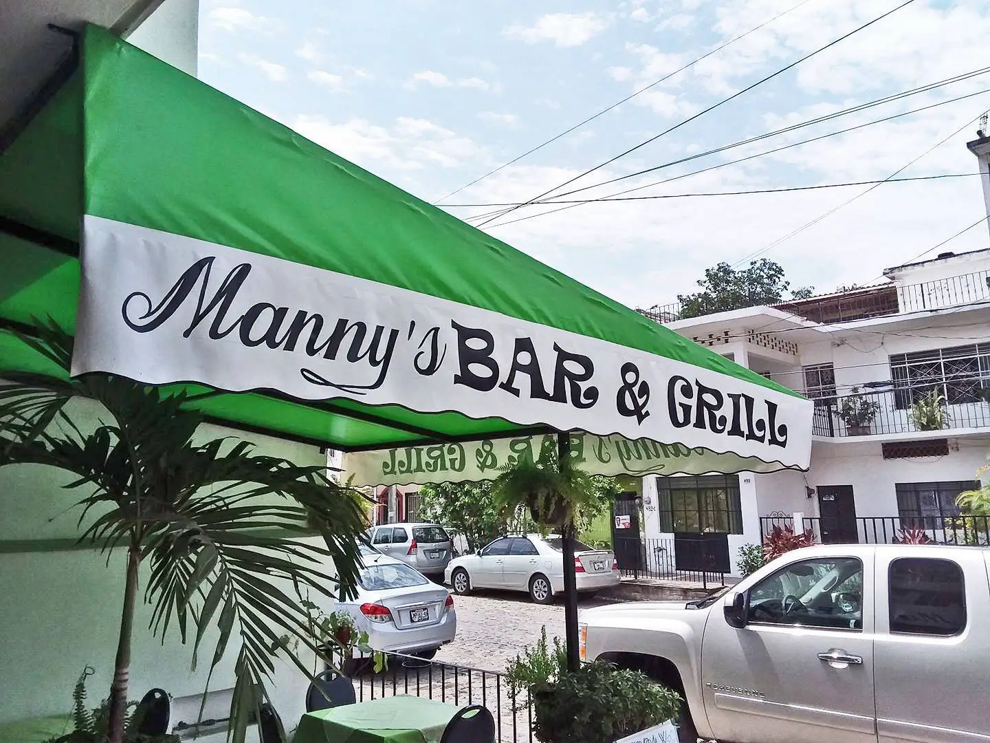 Manny's Bar & Grill